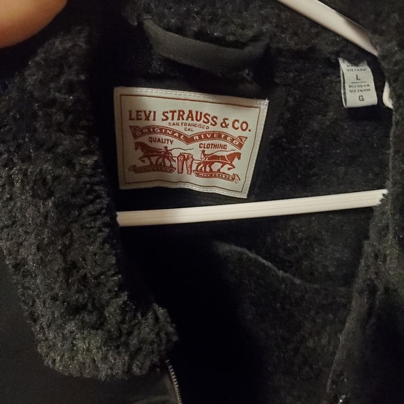 Levi's Black Jacket. Unbelievable comfortable - Picture 9 of 9